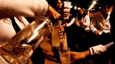 Revilla pide a Delegación de Gobierno que se coordine con los ayuntamientos para frenar el botellón y "focos potenciales de transmisión" Revilla pide a Delegación de Gobierno que se coordine con los ayuntamientos para frenar el botellón y "focos potenciales de transmisión"