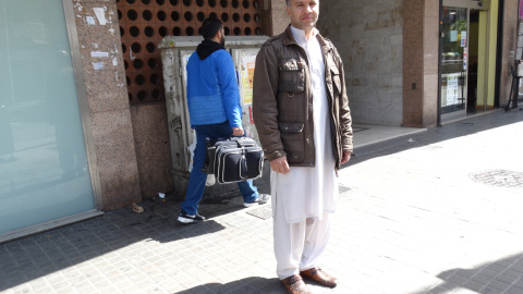 Muhammad Sharim, de Pakistán. Barcelonés desde hace quince años. / CORINA TULBURE