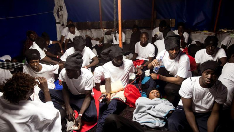 11/06/2018.- Rescate en alta mar, en la madrugada del domingo 10 de junio, de parte de los 629 inmigrantes que han sido trasladados al barco "Aquarius", fletado por Médicos Sin Fronteras y SOS Mediterranee, al que se le ha impedido atracar 