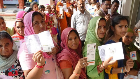Ciudadanas muestran su voto en las elecciones de La India. / EFE Ciudadanas muestran su voto en las elecciones de La India. / EFE