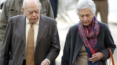 Jordi Pujol y Marta Ferrusola a su llegada para declarar. EFE/Andreu Dalmau Jordi Pujol y Marta Ferrusola a su llegada para declarar. EFE/Andreu Dalmau