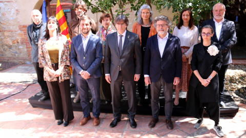 Foto de família del govern del Consell per la República, presidit per Carles Puigdemont. Foto de família del govern del Consell per la República, presidit per Carles Puigdemont.