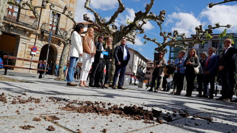 20/05/2019.- Dirigentes del PP se han traslado este lunes a Etxarri Aranatz para respaldar al candidato a la alcaldía Manuel Leal (c).  En la imagen, los presidentes del PP en Navarra y Catalunya, Ana Beltrán (2i) y Alejandro González (d), 