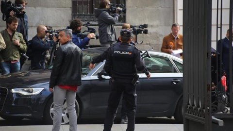 Uno de los vehículos en los que han sido trasladados los diputados electos en prisión preventiva por el juicio al 'procés'. - EUROPA PRESS