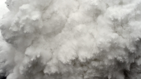 Imagen de la avalancha producida por el terremoto en el campo base del Everest, en Nepal.- ROBERTO SCHMIDT / AFP