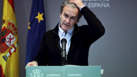 El director del Centro de Coordinación de Alertas y Emergencias Sanitarias del Ministerio de Sanidad, Fernando Simón, ofrece una rueda de prensa este jueves en la sede del Ministerio de Sanidad en Madrid. El director del Centro de Coordinación de Alertas y Emergencias Sanitarias del Ministerio de Sanidad, Fernando Simón, ofrece una rueda de prensa este jueves en la sede del Ministerio de Sanidad en Madrid.