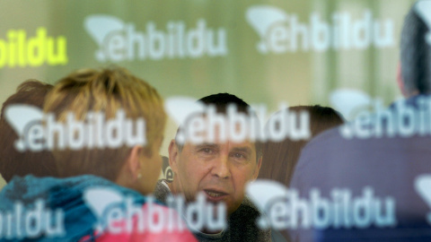 Arnaldo Otegi acudió a la sede de EH Bildu en Bilbao para ofrecer su primera rueda de prensa.  REUTERS/Vincent West