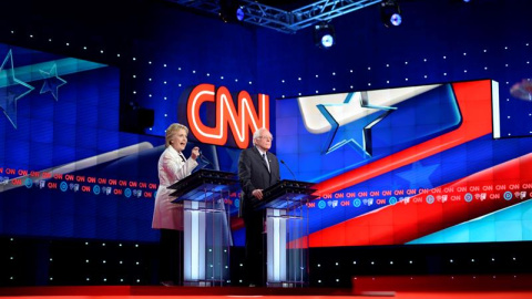 Debate demócrata entre Hillary Clinton y Bernie Sanders en Brooklyn, Nueva York. EFE Debate demócrata entre Hillary Clinton y Bernie Sanders en Brooklyn, Nueva York. EFE