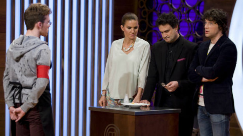 Momento de la valoración del jurado de Masterchef del plato 'León come gamba'. Momento de la valoración del jurado de Masterchef del plato 'León come gamba'.