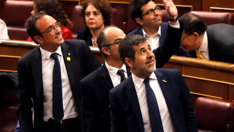 Los diputados electos catalanes en prisión preventiva Jose Rull, Jordi Turull, y Jordi Sánchez, en los escaños del Congreso de los Diputados. - EFE Los diputados electos catalanes en prisión preventiva Jose Rull, Jordi Turull, y Jordi Sánchez, en los escaños del Congreso de los Diputados. - EFE