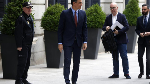 El presidente del Gobierno en funciones, Pedro Sánchez, a su llegada al Congreso de los Diputados. - EFE El presidente del Gobierno en funciones, Pedro Sánchez, a su llegada al Congreso de los Diputados. - EFE