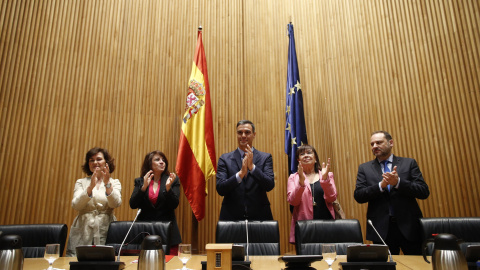 (I-D) La vicepresidenta del Gobierno en funciones, Carmen Calvo; la vicesecretaria general del PSOE, Adriana Lastra; el presidente del Gobierno en funciones y secretario general del Partido Socialista, Pedro Sánchez; la presidenta del PSOE,