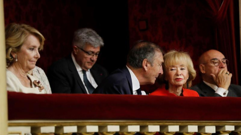 Los expresidentes del Senado Esperanza Aguirre, Juan José Laborda, la presidenta del Consejo de Estado María Teresa Fernandez de la Vega, y el expresidente del Senado Javier Rojo, en la tribuna del Senado. EFE / Zipi