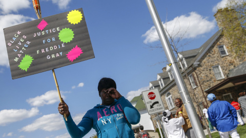 Un manifestante durante las protestas pacíficas por la muerte de Freddie Gray a manos de la policía de Baltimore. REUTERS