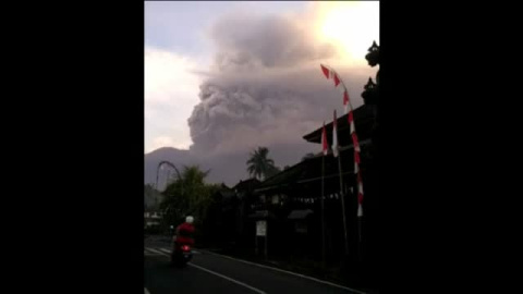 Alerta en Bali por la erupción del volcán Agung Alerta en Bali por la erupción del volcán Agung