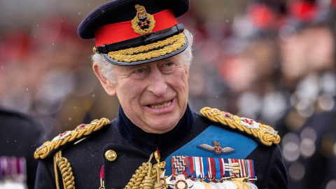 El rey Carlos III, durante el Desfile del Soberano que ha tenido lugar en la Real Academia Militar de Sandhurst el 14 de abril de 2023, en Camberley (Inglaterra) El rey Carlos III, durante el Desfile del Soberano que ha tenido lugar en la Real Academia Militar de Sandhurst el 14 de abril de 2023, en Camberley (Inglaterra)
