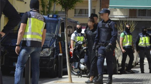 La Policía detiene en Murcia a dos prostitutas que captaban a jóvenes para ejercer la prostitución. Foto archivo EFE La Policía detiene en Murcia a dos prostitutas que captaban a jóvenes para ejercer la prostitución. Foto archivo EFE
