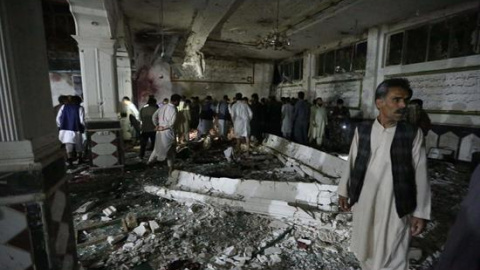 Imagen de la mezquita de Herat después del atentado. / EFE Imagen de la mezquita de Herat después del atentado. / EFE