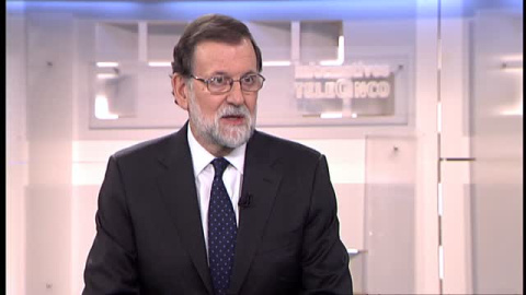 Rajoy parafrasea a Tarradellas: "En política se puede hacer de todo menos el ridículo" Rajoy parafrasea a Tarradellas: "En política se puede hacer de todo menos el ridículo"