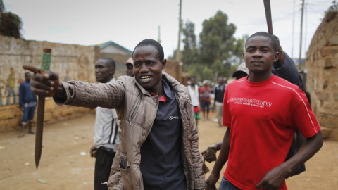 Manifestantes de la oposición retan a la Policía en Kenia.EFE/Dai Kurokawa