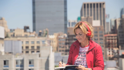 La periodista Almudena Ariza posa en Nueva York, uno de los escenarios de su nuevo programa 'Españoles en conflicto' La periodista Almudena Ariza posa en Nueva York, uno de los escenarios de su nuevo programa 'Españoles en conflicto'