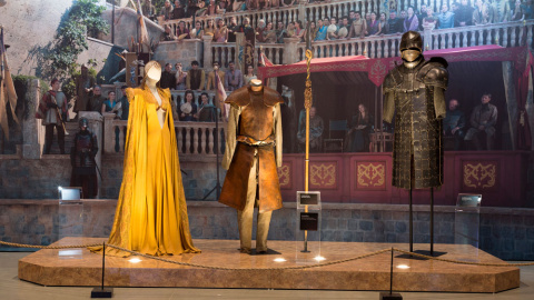 Trajes de portan Oberyn Martell y Gregor Clegane en su famoso combate. /CANAL +