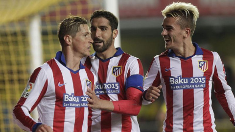 Fernando Torres, Raúl García y el francés Antoine Griezmann celebran el gol del Atlético ante el Villarreal. /EFE Fernando Torres, Raúl García y el francés Antoine Griezmann celebran el gol del Atlético ante el Villarreal. /EFE