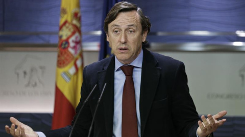 El portavoz parlamentario del PP, Rafael Hernando, durante la rueda de prensa que ha ofrecido hoy tras la reunión de la Junta de Portavoces en en el Congreso. EFE/ El portavoz parlamentario del PP, Rafael Hernando, durante la rueda de prensa que ha ofrecido hoy tras la reunión de la Junta de Portavoces en en el Congreso. EFE/