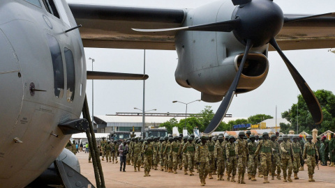 22/04/2023. Soldados del Ejército de Sudán antes de partir en el aeropuerto de Juba , a 3 de abril de 2023. 22/04/2023. Soldados del Ejército de Sudán antes de partir en el aeropuerto de Juba , a 3 de abril de 2023.