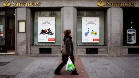 Una oficina del Banco Santander en Madrid. REUTERS Una oficina del Banco Santander en Madrid. REUTERS