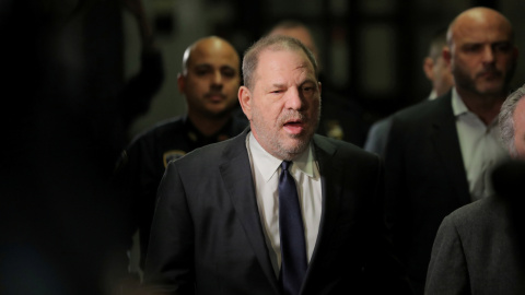 20/12/2018 - El productor de cine Harvey Weinstein llega a la Corte Suprema de Nueva York en el distrito de Manhattan de la ciudad de Nueva York, el 20 de diciembre de 2018 | REUTERS/ Brendan McDermid 20/12/2018 - El productor de cine Harvey Weinstein llega a la Corte Suprema de Nueva York en el distrito de Manhattan de la ciudad de Nueva York, el 20 de diciembre de 2018 | REUTERS/ Brendan McDermid