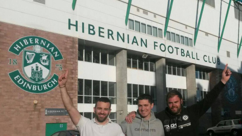 Koti,Gordo y Lucho en el estadio Hibernian de Edimburgo
