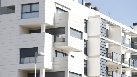 El Gobierno movilizará 50.000 viviendas de la Sareb para alquiler asequible de jóvenes y familias El Gobierno movilizará 50.000 viviendas de la Sareb para alquiler asequible de jóvenes y familias