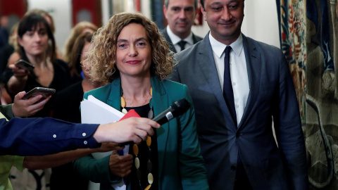 La presidenta del Congreso, Meritxell Batet, con el vicepresidente segundo, Alfonso Rodríguez de Celis, a su llegada a la reunión de la Mesa del Congreso. EFE/ Emilio Naranjo La presidenta del Congreso, Meritxell Batet, con el vicepresidente segundo, Alfonso Rodríguez de Celis, a su llegada a la reunión de la Mesa del Congreso. EFE/ Emilio Naranjo