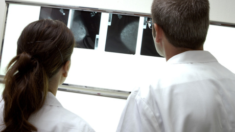 El número total de nuevos casos de cáncer en España en 2015 fue de 247.771 (148.827 en varones y 98.944 en mujeres).