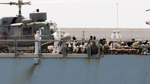 A bordo del 'Orione' viajan 228 hombres y 22 menores no acompañados. - EFE A bordo del 'Orione' viajan 228 hombres y 22 menores no acompañados. - EFE