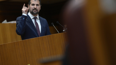 El portavoz del Grupo Parlamentario Socialista, Luis Tudanca, durante su intervención en el debate de investidura del presidente de la Junta de Castilla y León, Alfonso Fernández Mañueco, quien gobernará gracias al apoyo de Vox. El portavoz del Grupo Parlamentario Socialista, Luis Tudanca, durante su intervención en el debate de investidura del presidente de la Junta de Castilla y León, Alfonso Fernández Mañueco, quien gobernará gracias al apoyo de Vox.