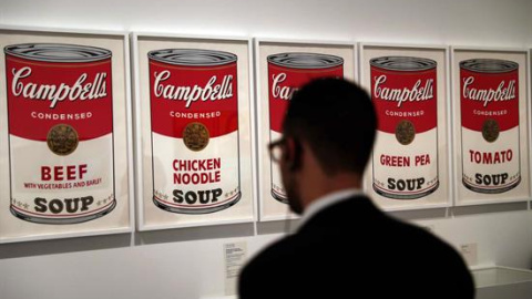 La obra Sopa Campbell's" de 1968, una de las más de 350 obras que forman parte de la exposición "Warhol. El arte mecánico" en el Caixafórum de Barcelona, que recorre la trayectoria del artista estadounidense. EFE/Toni Albir La obra Sopa Campbell's" de 1968, una de las más de 350 obras que forman parte de la exposición "Warhol. El arte mecánico" en el Caixafórum de Barcelona, que recorre la trayectoria del artista estadounidense. EFE/Toni Albir