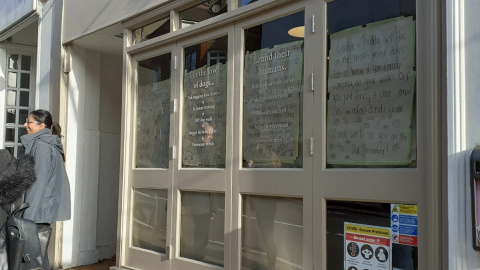 Una cafetería para perros. Una cafetería para perros.