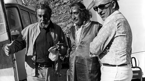 Fernando Rey con Salvador Dalí y el productor Alfredo Matas, durante el rodaje de la película 'La luz del fin del mundo'. EFE Fernando Rey con Salvador Dalí y el productor Alfredo Matas, durante el rodaje de la película 'La luz del fin del mundo'. EFE