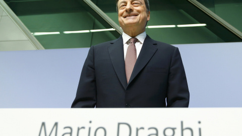 El presidente del BCE, Mario Draghi, antes del comienzo de la rueda de prensa en la sede de la entidad en Fráncfort. REUTERS/Ralph Orlowski