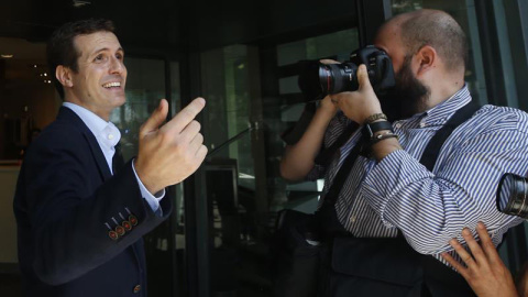 El vicesecretario de Comunicación del Partido Popular, Pablo Casado, anuncia su candidatura para presidir el Partido Popular. (JAVIER LIZÓN | EFE) El vicesecretario de Comunicación del Partido Popular, Pablo Casado, anuncia su candidatura para presidir el Partido Popular. (JAVIER LIZÓN | EFE)