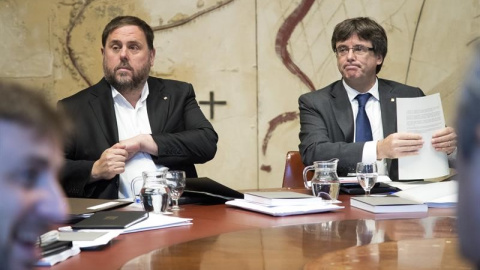 Oriol Junqueras i Carles Puigdemont a la reunió del govern de la Generalitat Oriol Junqueras i Carles Puigdemont a la reunió del govern de la Generalitat