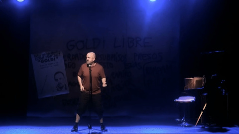 El actor César Goldi, en la obra 'Goldi Libre'. / CHÉVERE El actor César Goldi, en la obra 'Goldi Libre'. / CHÉVERE