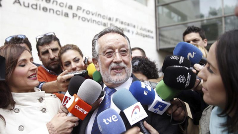 El exvicealcalde de Valencia, Afonso Grau, a su salida de la Ciudad de la Justicia, donde declara como testigo en la pieza separada sobre blanqueo de capitales en el PPCV. EFE/ Kai Försterling El exvicealcalde de Valencia, Afonso Grau, a su salida de la Ciudad de la Justicia, donde declara como testigo en la pieza separada sobre blanqueo de capitales en el PPCV. EFE/ Kai Försterling