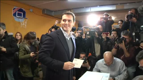 Albert Rivera: "Ciudadanos y ERC se están jugando las elecciones" Albert Rivera: "Ciudadanos y ERC se están jugando las elecciones"