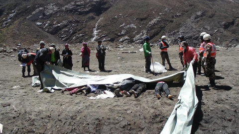 El Gobierno de Nepal eleva a más de 7.500 el número de muertos por el terremoto. El Ministerio del Interior de Nepal ha elevado este martes a 7.557 el número de muertos a consecuencia del terremoto de magnitud 7,9 en la escala Richter que e