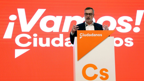 El secretario general de Ciudadanos, José Manuel Villegas comparece ante la prensa en la sede nacional del partido, tras el cierre de los colegios electorales | EFE/Kiko Huesca