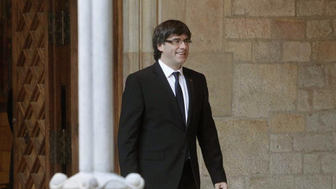 El presidente de la Generalitat, Carles Puigdemont, en su primer Sant Jordi como jefe del ejecutivo, EFE/Marta Pérez El presidente de la Generalitat, Carles Puigdemont, en su primer Sant Jordi como jefe del ejecutivo, EFE/Marta Pérez