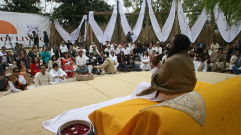 El gurú espiritual indio Sri Sri Ravi Shankar, en la inauguración de un centro de su Fundación en Islamabad AFP / Farooq Naeem El gurú espiritual indio Sri Sri Ravi Shankar, en la inauguración de un centro de su Fundación en Islamabad AFP / Farooq Naeem